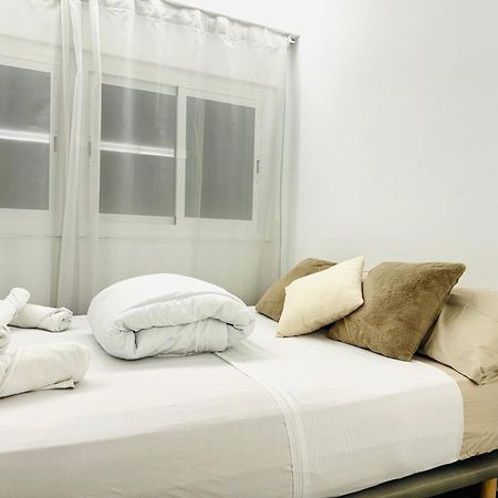 Avakian Suite Valencia Exterior photo